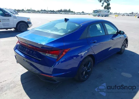 2021 Hyundai Elantra Sel z USA, uszkodzony, nr VIN 5NPLM4AG2MH051285